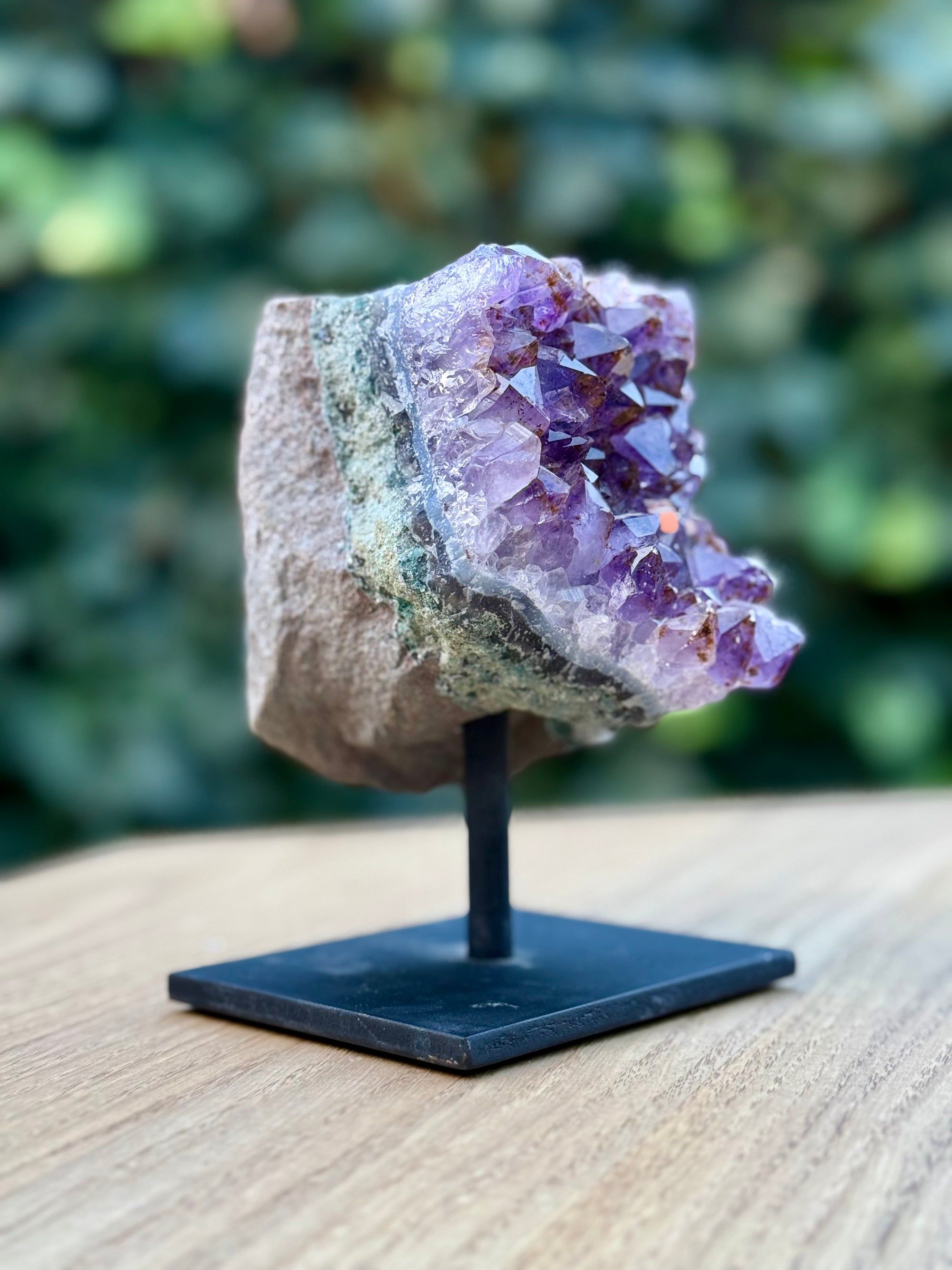 Amethist op sokkel