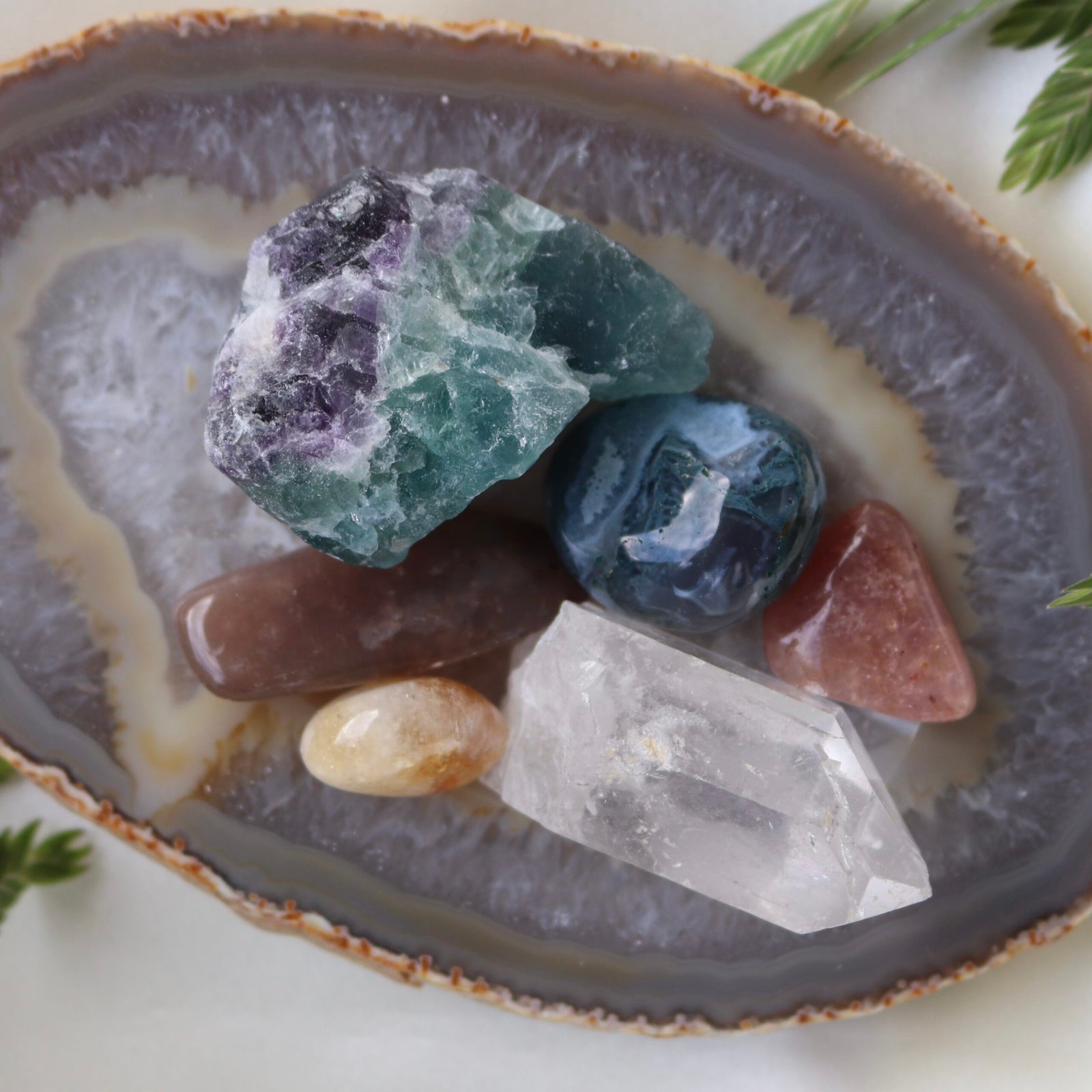 agaat schaal met edelstenen grijs